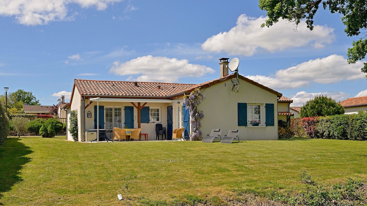 Vasles Villa | Villa with garden near beautiful golf course