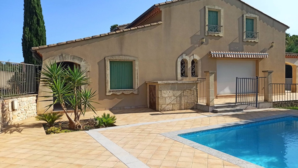 Bellegarde Villa | Villa with garden, terrace and fenced pool. Nature, sun, calm