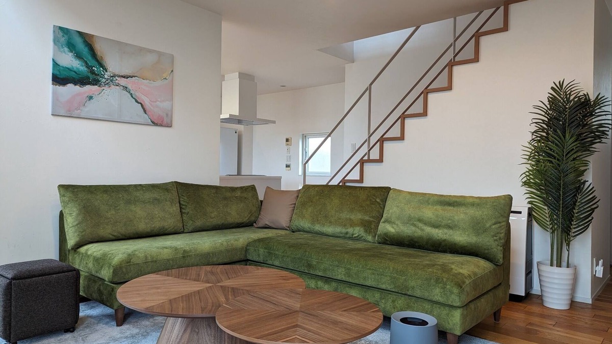 Naganuma House | Villa with glass atrium living room/Yubari-gun Hokkaidō