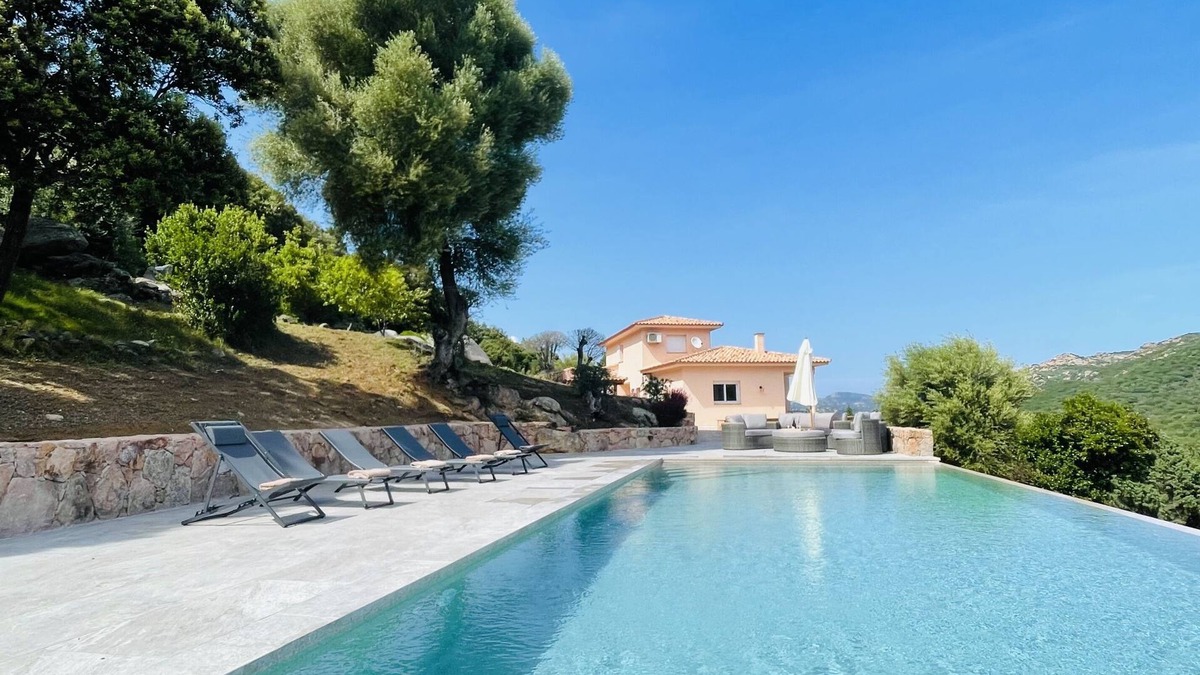 Santa Giulia Villa | Villa with heated infinity pool(13 x 5 meters), sauna, large park, sea view