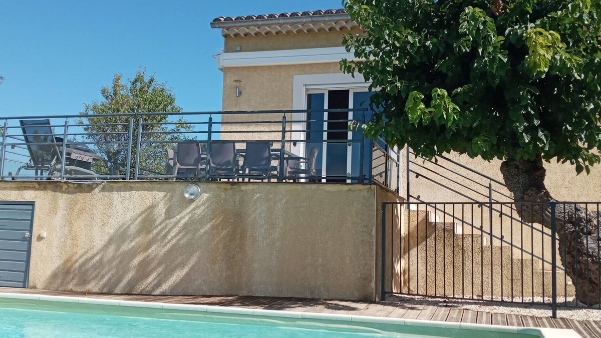 Barjac Villa | VILLA WITH HEATED SWIMMING POOL JACCUZI SAUNA