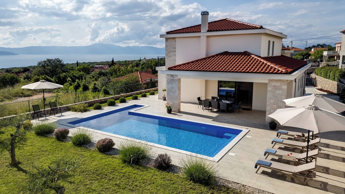 Sveti Vid-Miholjice Villa | Villa with pool, sea view, beach - TRAVELER Resieburo Krk - ID 2406