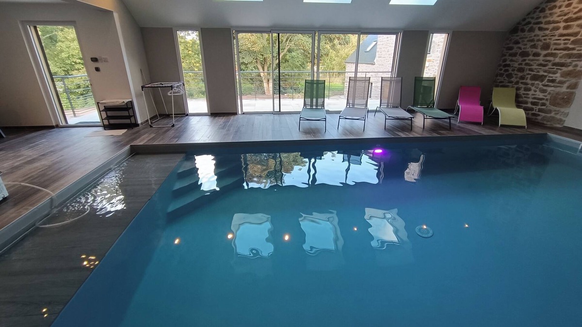 Ploudalmezeau Villa | Villa with indoor swimming pool, shops 700 m , beaches 3 km . A little paradise!