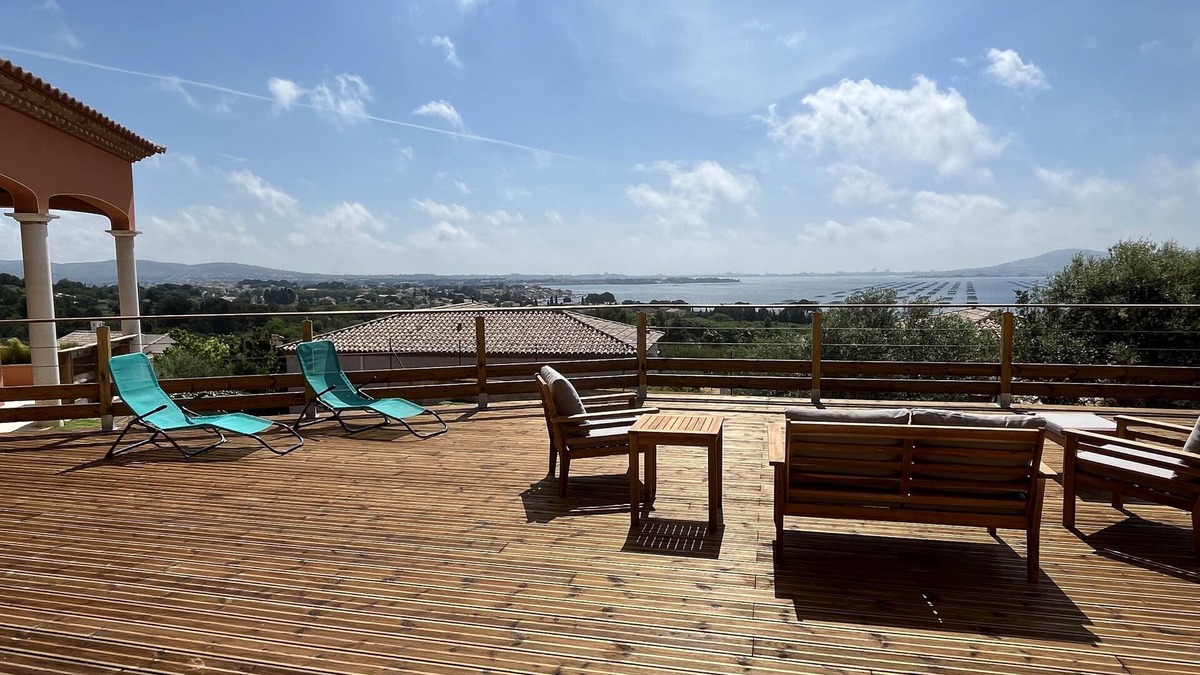 Bouzigues Villa | Villa with infinity spa pool and breathtaking views