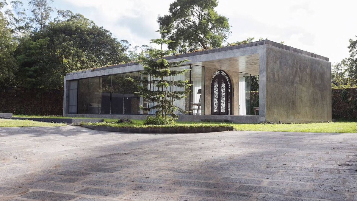 Ribeira Grande Villa | Villa with modern minimalist architecture in the middle of a nature reserve