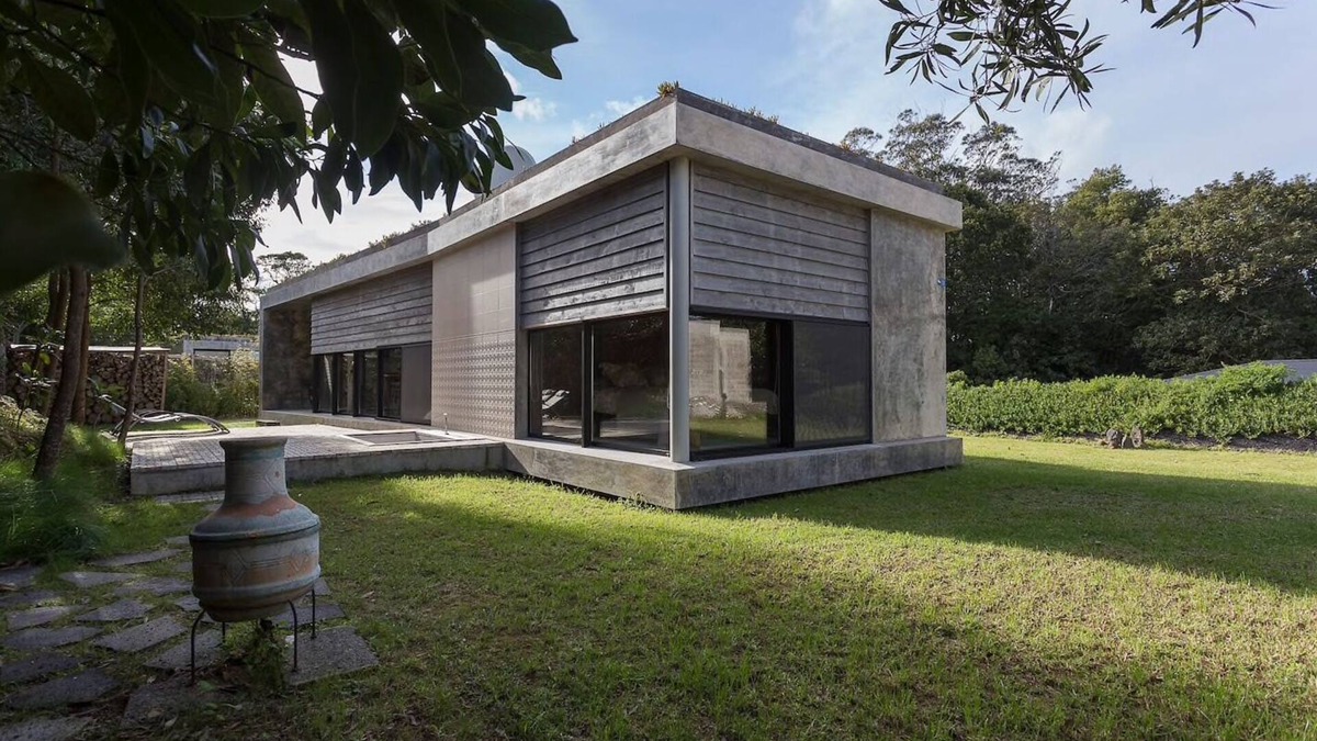 Ribeira Grande Villa | Villa with modern minimalist architecture in the middle of a nature reserve