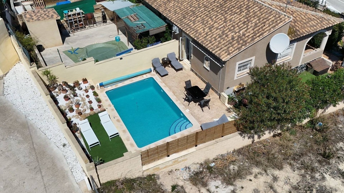 Aigues Villa | Villa with (NEW) Private Pool in secluded garden only 10 mins from sea