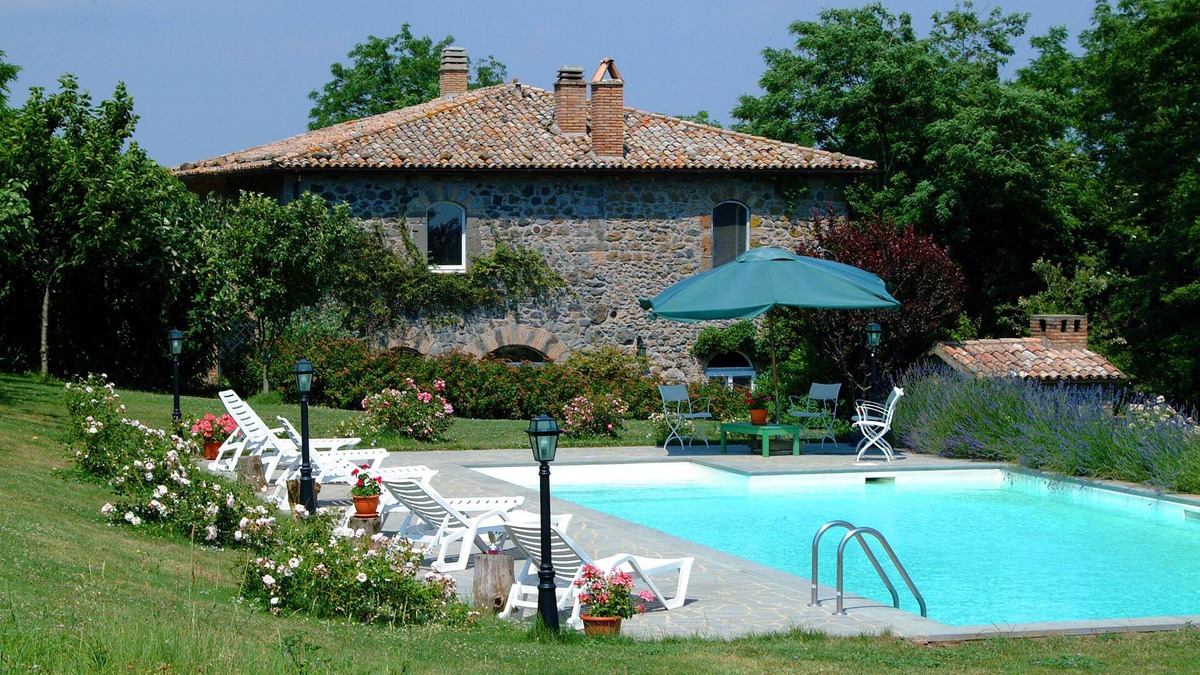 Bolsena Villa | Villa with panoramic pool and gardens