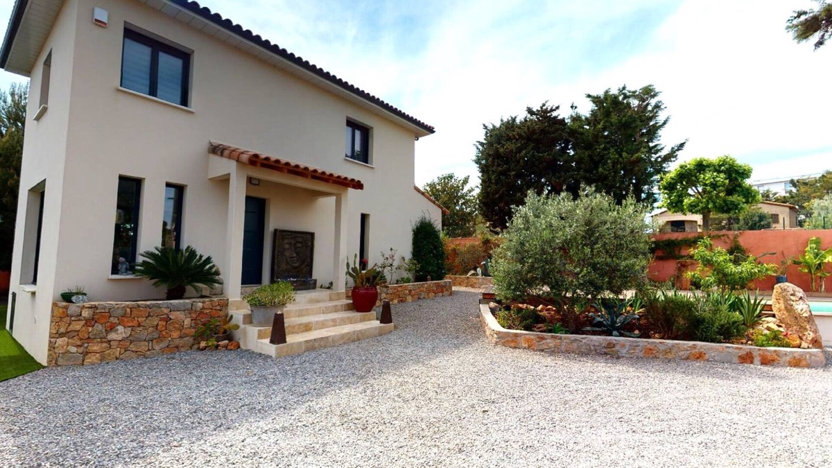Balaruc-les-Bains Villa | Villa with pool and jacuzzi near the beach