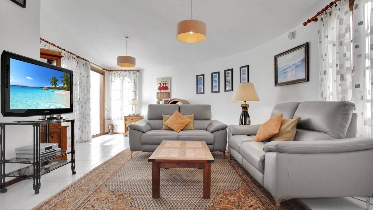 Parque Holandes Villa | Villa with pool overlooking the Atlantic Ocean and Parque Holandes