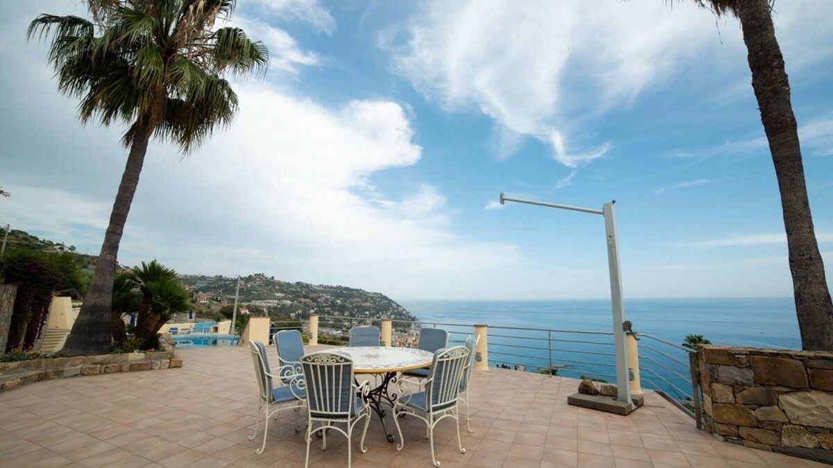 Ospedaletti Villa | Villa with pool 5 minutes from the beach!