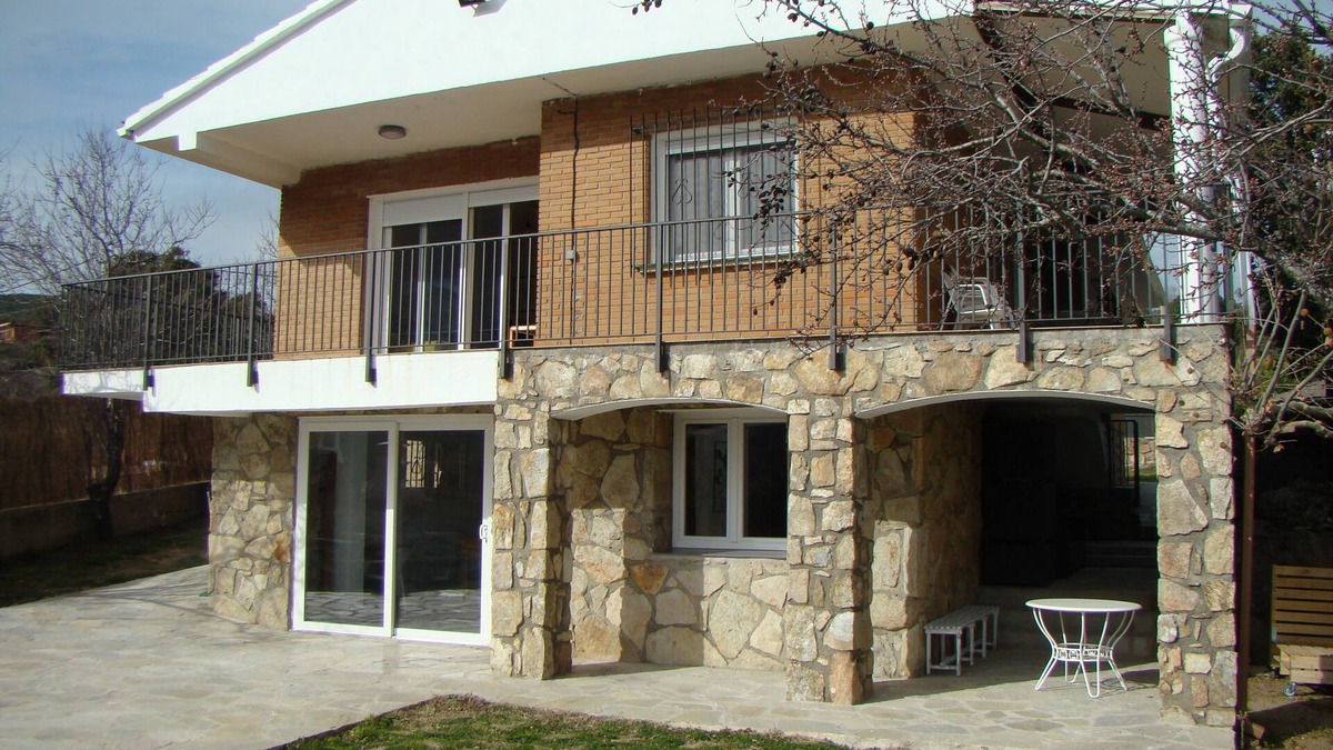 El Tiemblo Ski Chalet | Villa with pool and BBQ for 10 people