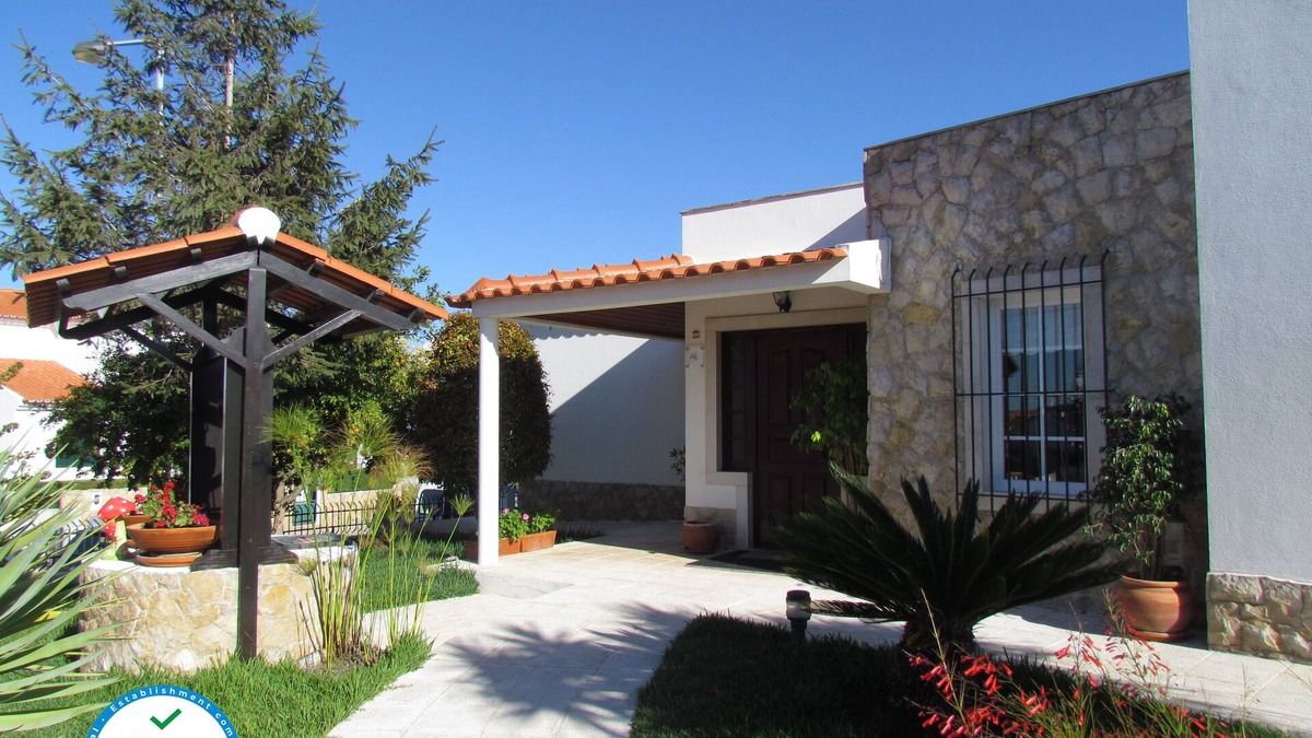 Almoinha Villa | Villa with pool and garden.