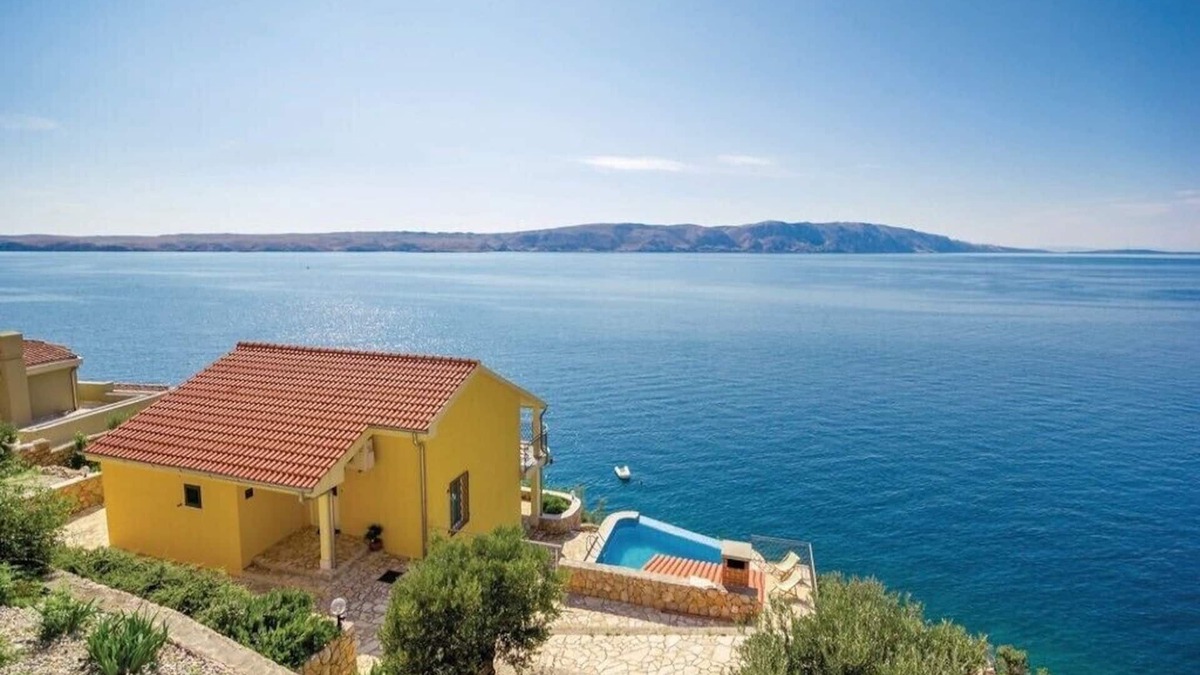 Jablanac Villa | Villa with pool and private waterfront