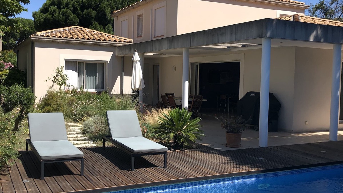 8th Arrondissement Villa | Villa with pool at the gates of the Creeks