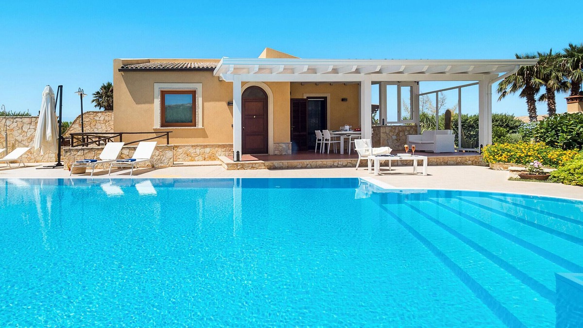 Custonaci Villa | Villa with pool by the sea in Trapani, Sicily