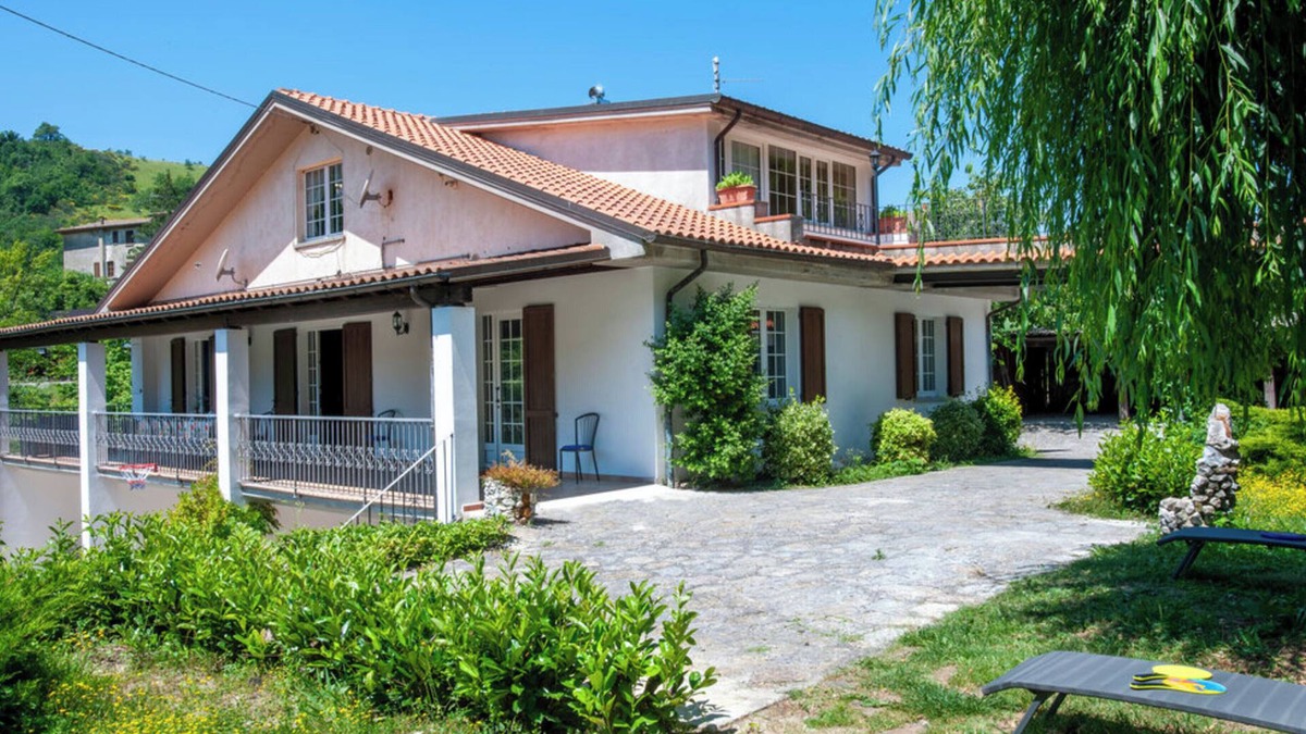 Apecchio Villa | VILLA WITH POOL FOR 14 PEOPLE COMPLETELY FENCED IDEAL FOR VISITING