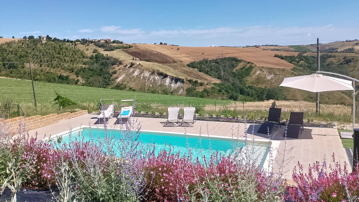Falerone House | Villa With Pool Ideal for Cyclists and Relaxing