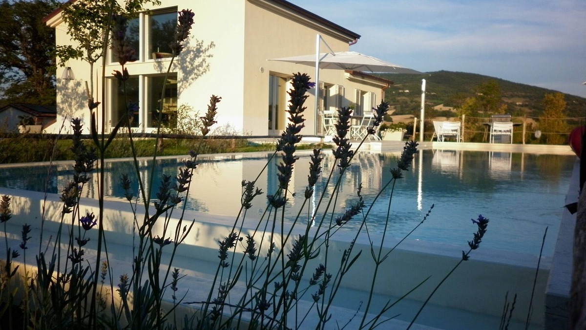 Sassoferrato Villa | Villa with pool immersed in Le Marche hills: large garden, Jacuzzi+sauna & other