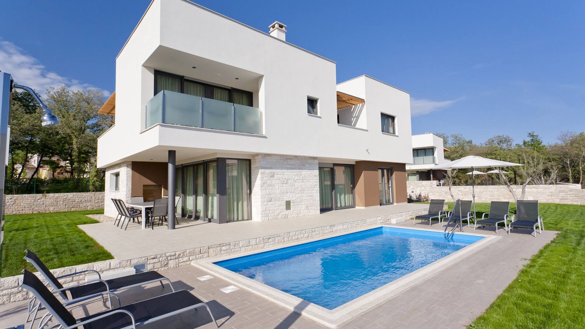 Karigador Villa | Villa with pool, in a quiet area, only 400 m from the beach