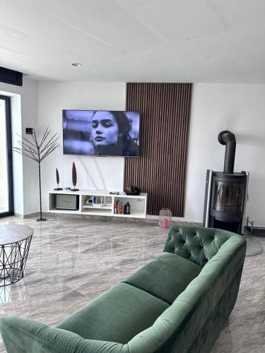 La Fayette Villa | Villa with pool right By water