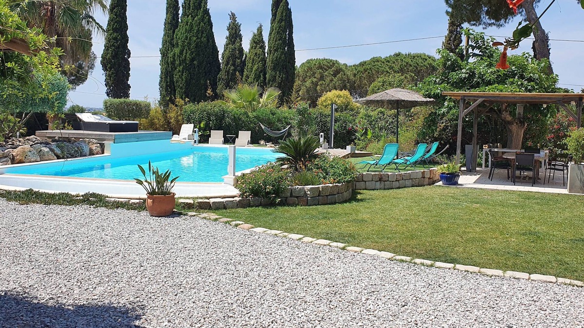 Beziers Villa | Villa with Pool, Spa, Petanque & 5000m² park, for dream vacations