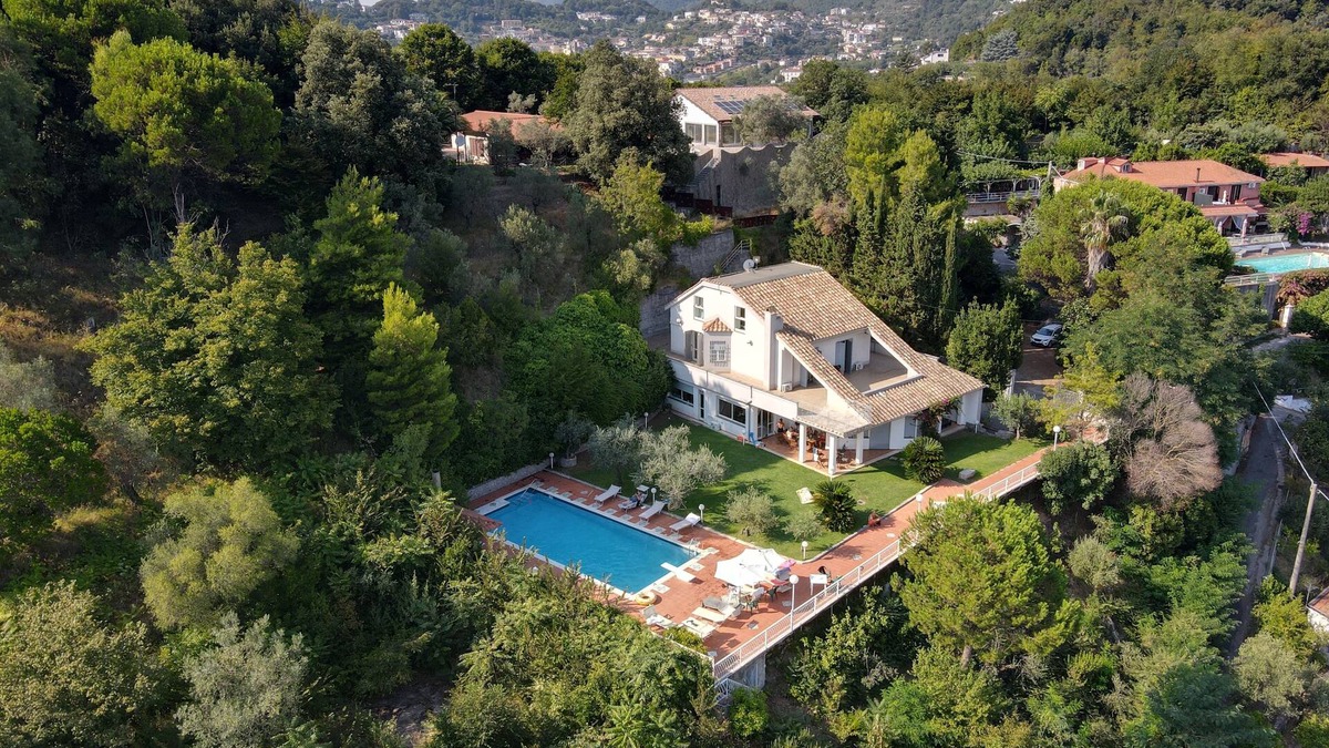 Cava de' Tirreni Villa | Villa with Private Pool near Pompeii, Naples, Positano, Capri Sorrento