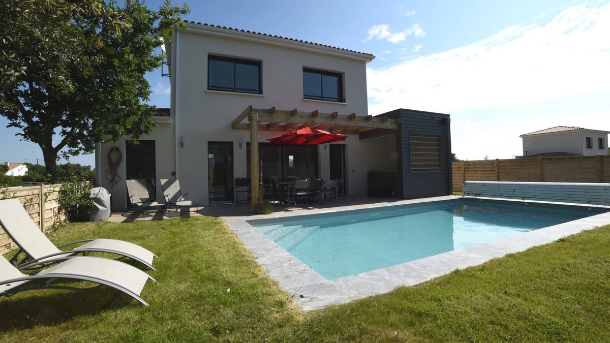 Saint-Augustin House | Villa with private pool and Jacuzzi on a residence with tennis