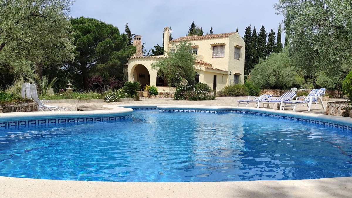 L'Ampolla House | Villa with private pool in the countryside in a quiet are