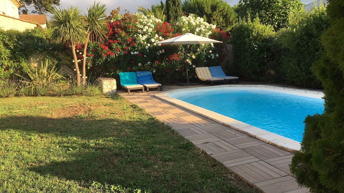 Les Baumettes Villa | Villa with private pool and views of the hills.