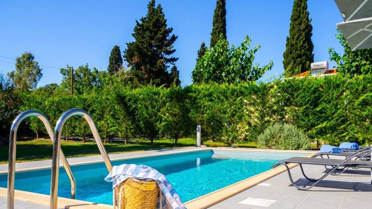 Ntomata Villa | Villa with private pool in Svoronata near Avithos beach