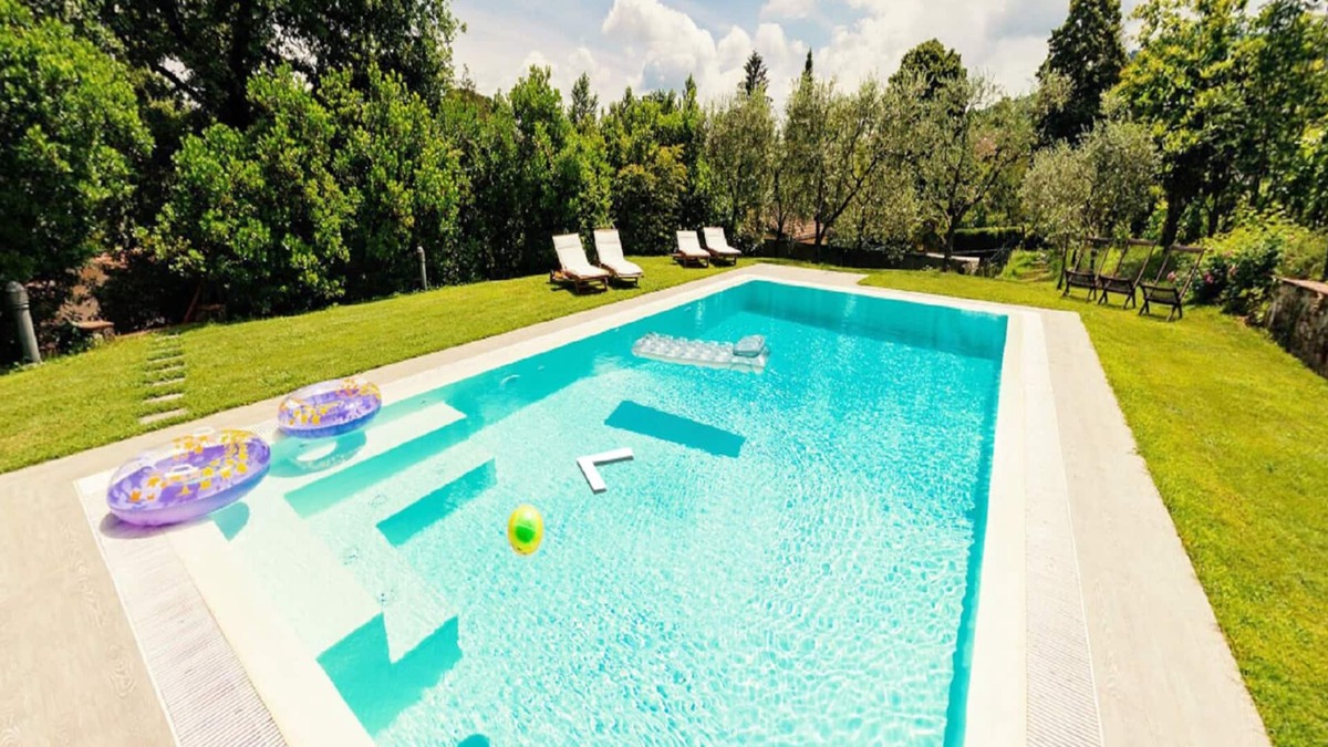 SantʼAndrea di Compito Villa | Villa with private pool in Lucca, special offers!