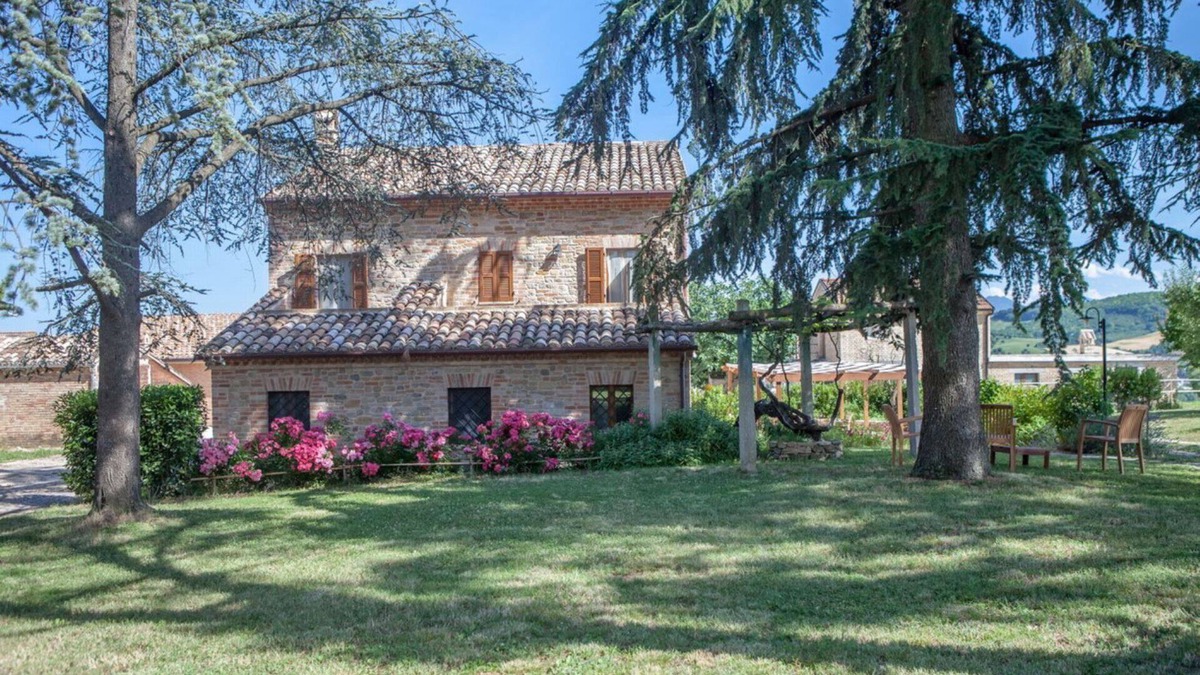 Falerone House | Villa with private pool in Le Marche countryside