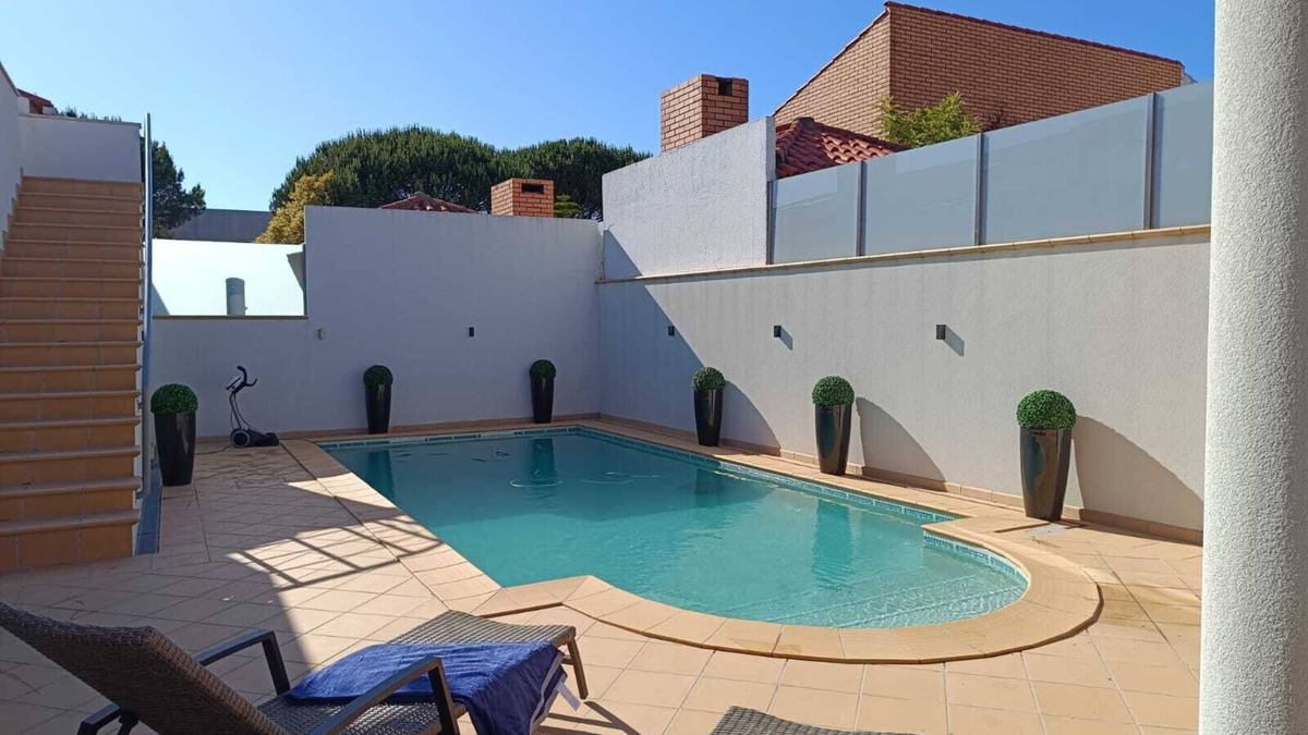 Torreira Villa | Villa with private pool & rooftop, games room