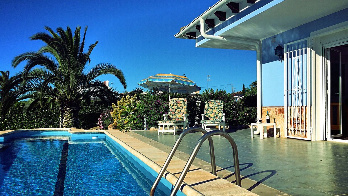 Vinaros Villa | Villa with private pool, green blooming garden and palm near the beach
