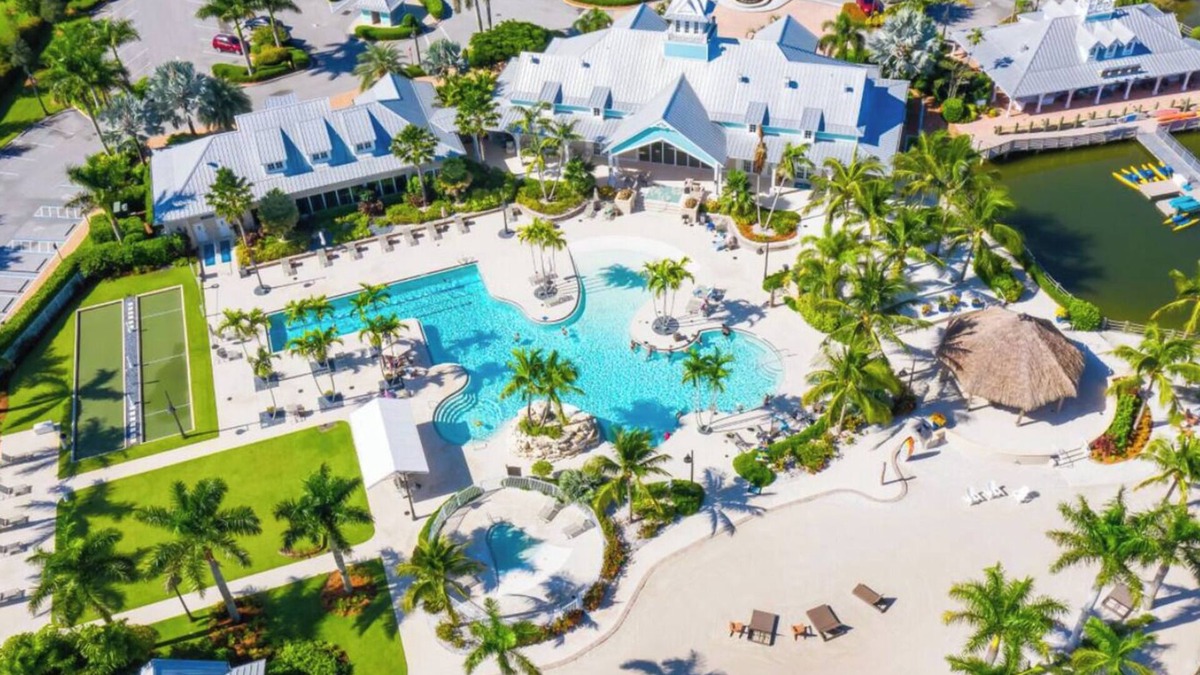 Naples Villa | VILLA with private Pool in Naples Reserve