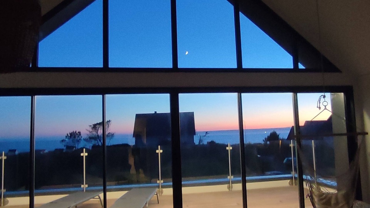Gouville-sur-Mer House | Villa with sea view and cabanes de Gouville, 80m from the beach.
