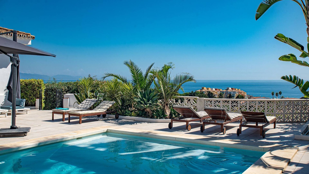 Puerto de la Duquesa Villa | Villa with sea view, easy beach access, private heated pool