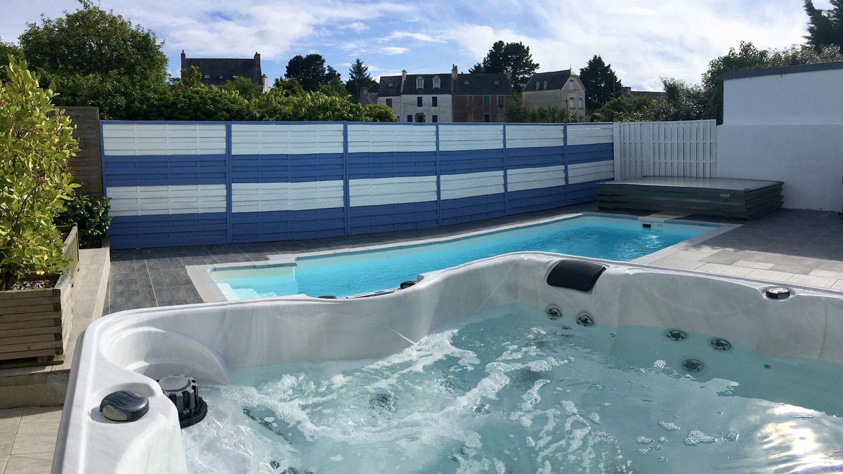 Groix House | Villa with sea view, heated swimming pool