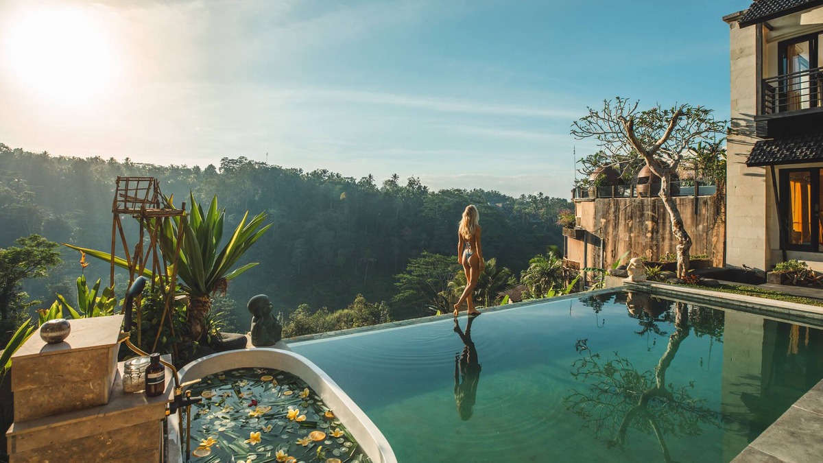 Payangan Villa | Villa with sunrise view over volcano