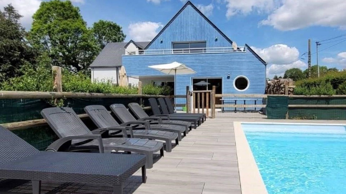 Marcey-les-Greves Villa | Villa with swimming pool, sauna, spa, billiards, baby, table tennis