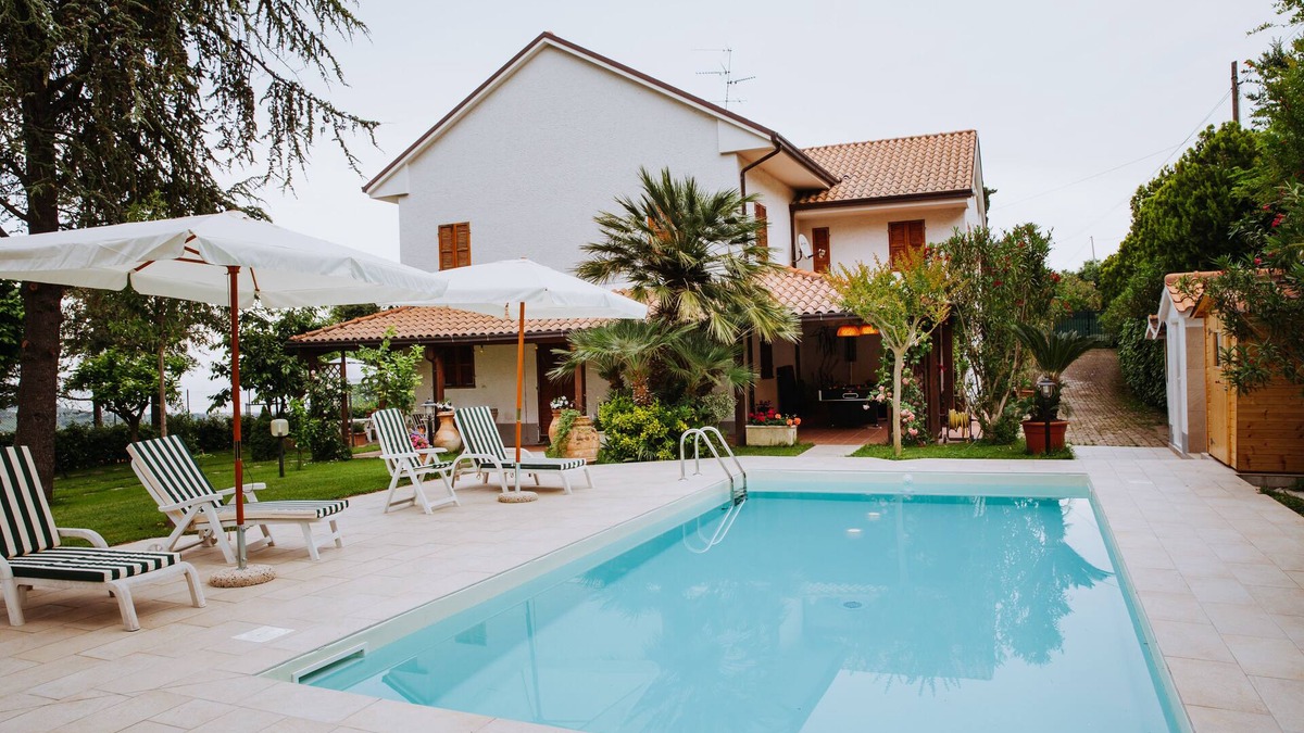 Capodarco Villa | Villa with swimming pool in the countryside with sea view