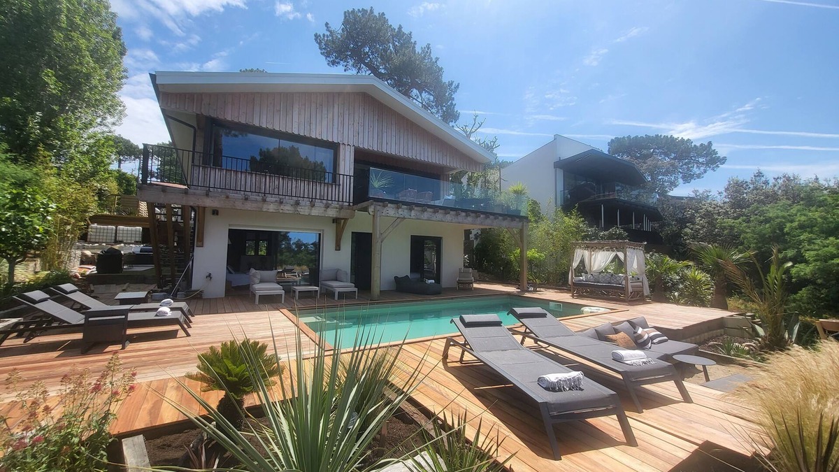 Pyla-sur-Mer Villa | Villa with swimming pool and panoramic view in Pyla, 6' walk from the beach.