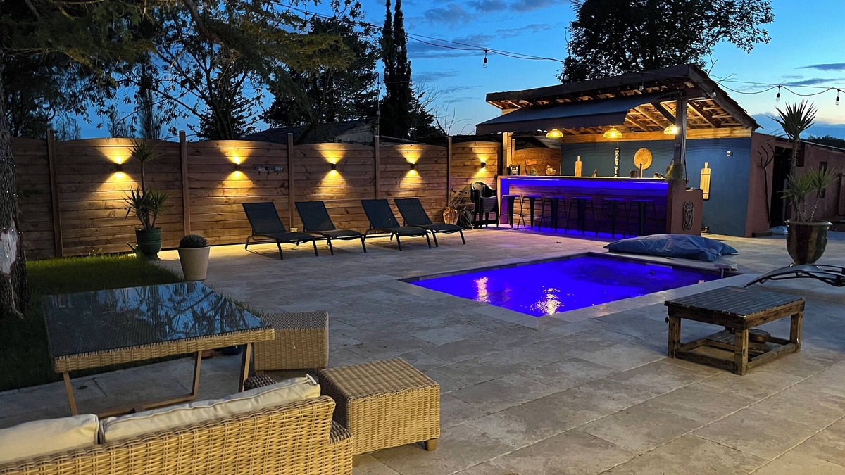 Fabregues Villa | Villa with swimming pool heated from May to October, set in wooded grounds
