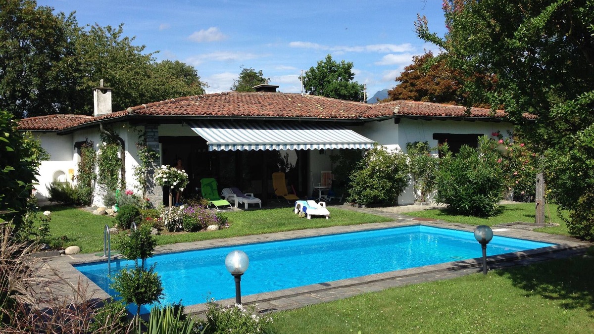 Magliaso Villa | Villa with swimming pool and large garden with parking (license no. NL-00004541)