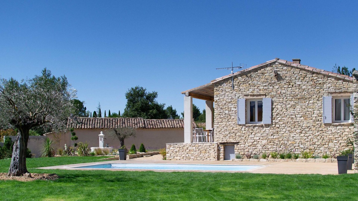 Joucas House | Villa with swimming pool, panoramic view of the luberon and wooded garden