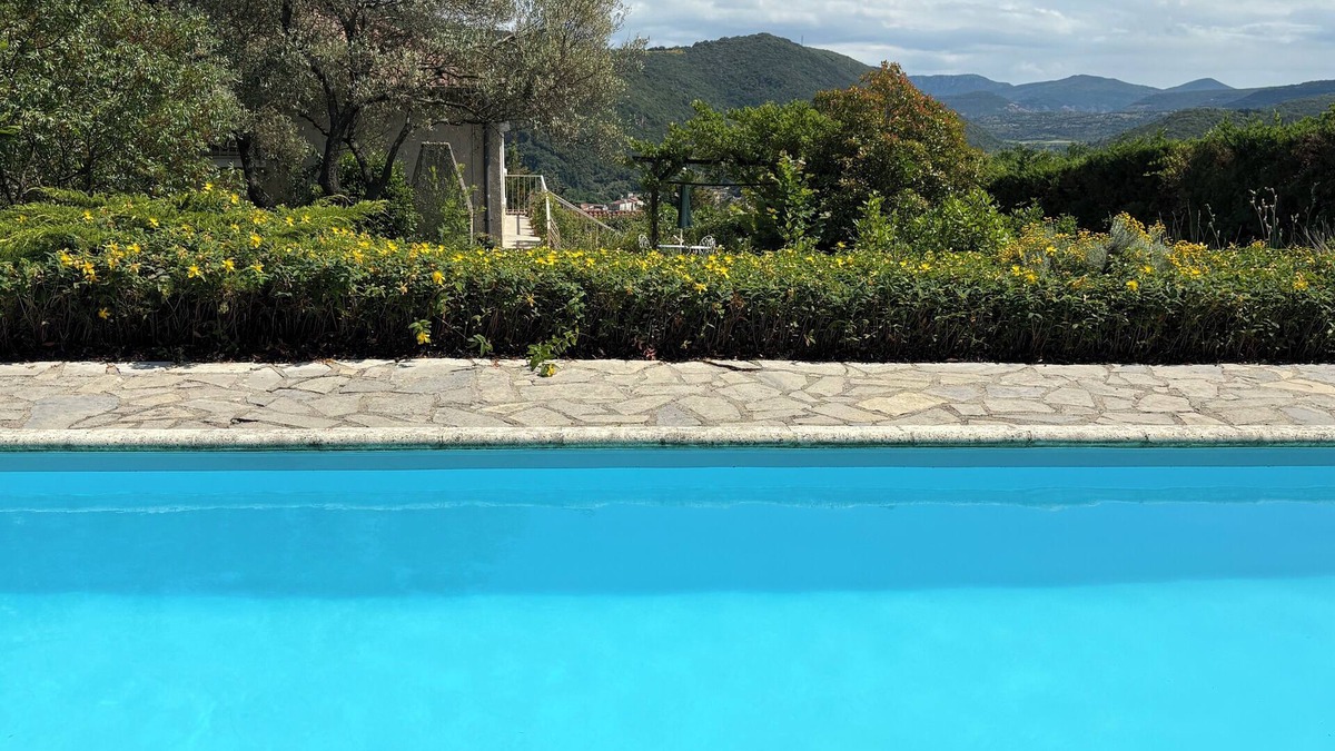 Lodeve Villa | Villa with swimming pool in the hills above Lodève