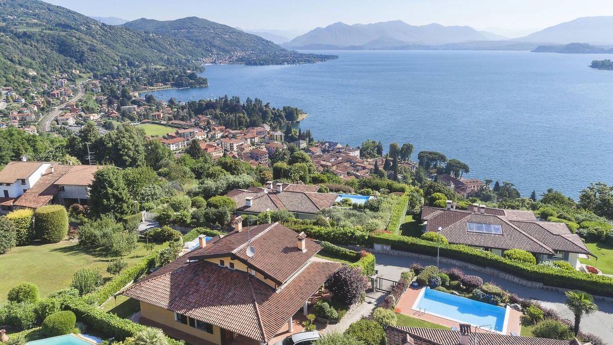 Arona Villa | VILLA with swimming pool u. fantastic view of Lake Maggiore