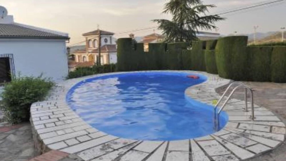 Barrio de la Vega House | villa with tennis court, pool, garden
