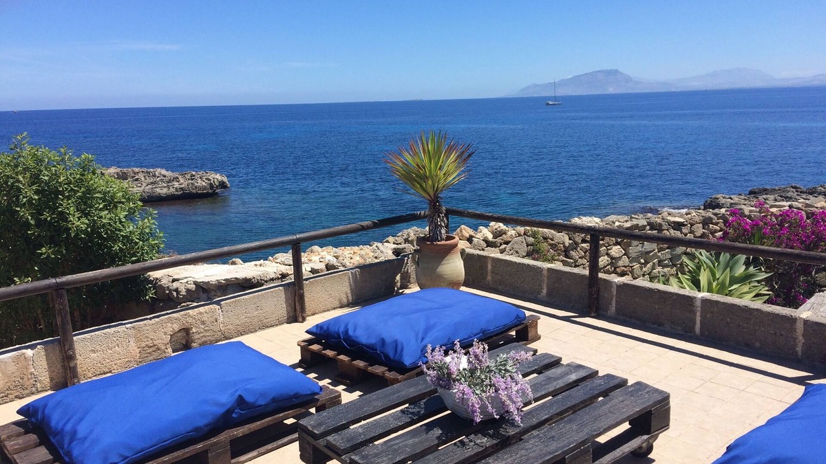 Favignana Villa | Villa with terrace on the coves of Scalo Cavallo